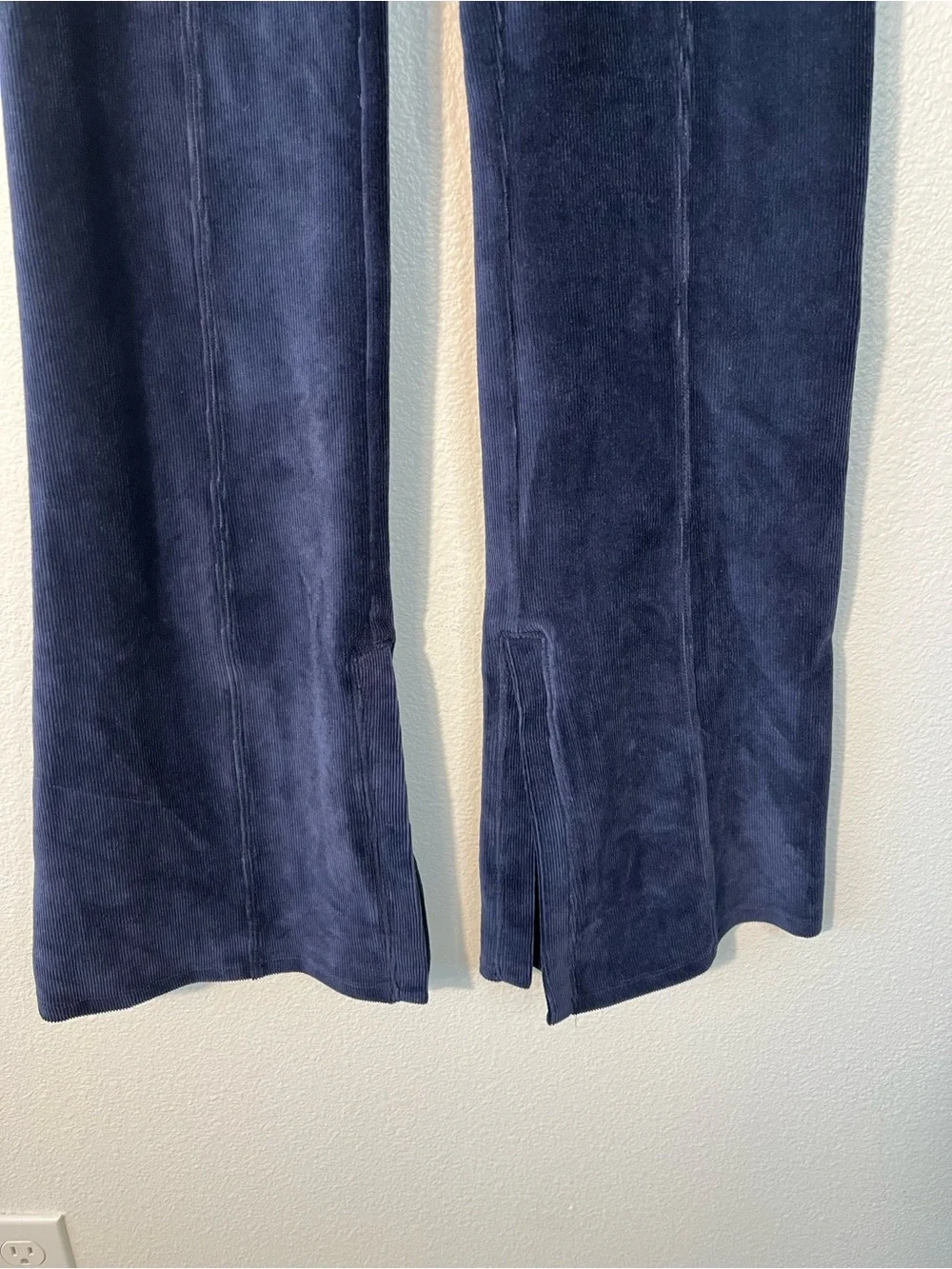 Alo Yoga Micro Corduroy High-Waist Winter Break Flare Pant Size Small Blue